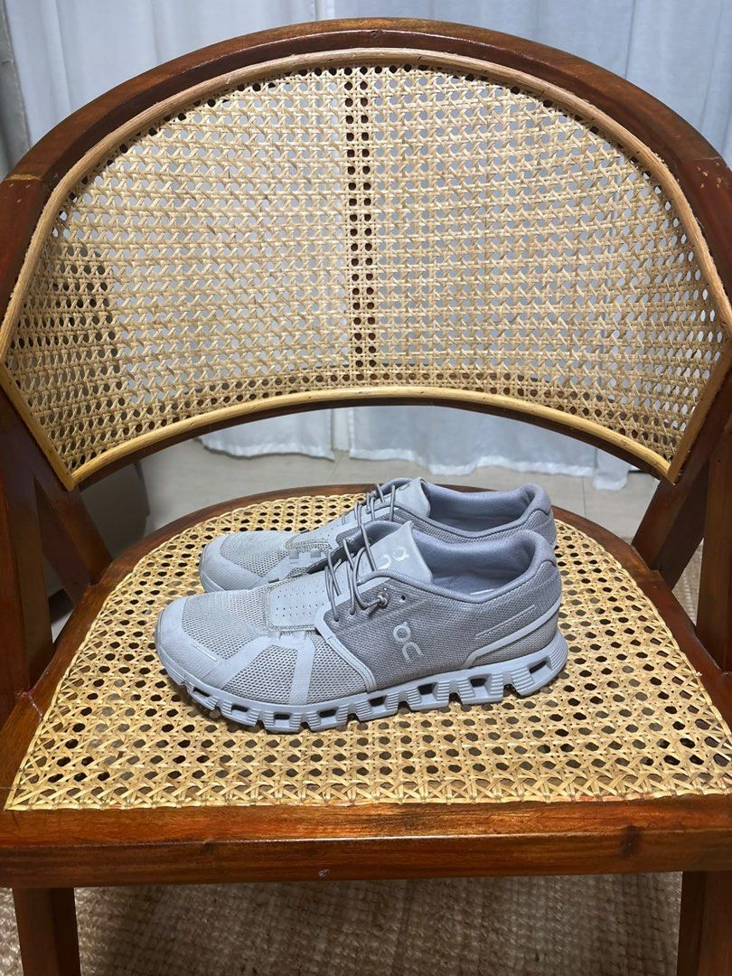 ON CLOUD 6 (Wolf/Rock) (Category: Sneakers) located in Manila. Submitted by caprice.pl (Listing ID 1460602206, Image 3). Description: Pre-owned, authentic. On Running Cloud 6 in Wolf/Rock (Grey), US 10. The everyday CloudTec staple in a grey that pairs with anything. Light, cushioned, built for daily miles — On’s signature all-day silhouette. Gently used with plenty of life left. Used, great condition. Asking ₱5,000. Ready to wear. Meetup in Dava