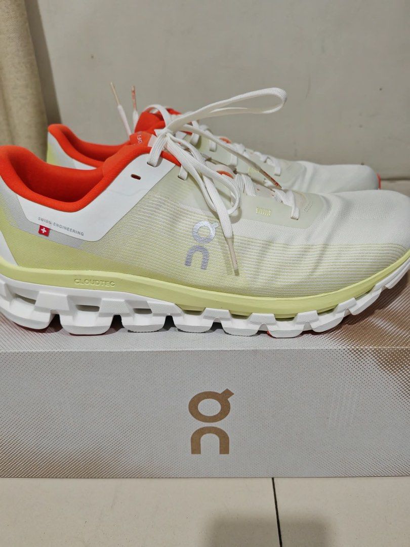 On Cloudflow 4 size 12 (Category: Sneakers) located in Mandaluyong City. Submitted by nicolailim (Listing ID 1460515868, Image 1). Description: Brand new on cloudflow 4 Size 12 With box Rfs wrong size Meet ups san juan only Delivery via grab/lalamove booked by buyer .