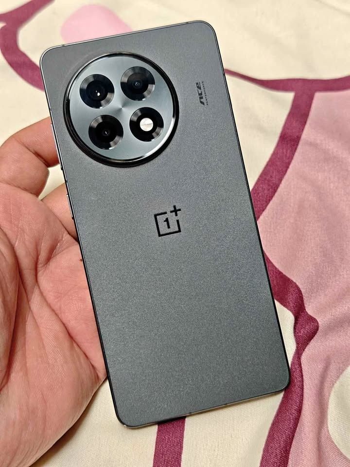 Oneplus Ace 5 Pro (Category: OnePlus) located in Caloocan City. Submitted by lukeharold07 (Listing ID 1460556675, Image 1). Description: Oneplus Ace 5 Pro Snapdragon 8 Elite 12GB/256GB Price: 19,000Php SRP Price: ₱27,150Php 98% Battery Health 100% Smooth 100% Good Performance Issue Dents No Hidden Issue No Another Issue No Amoled Burn 18 months old (Activated February 24 2025) Package: Unit Case Tempered Glass Installed Unli testing to sawa Meet 