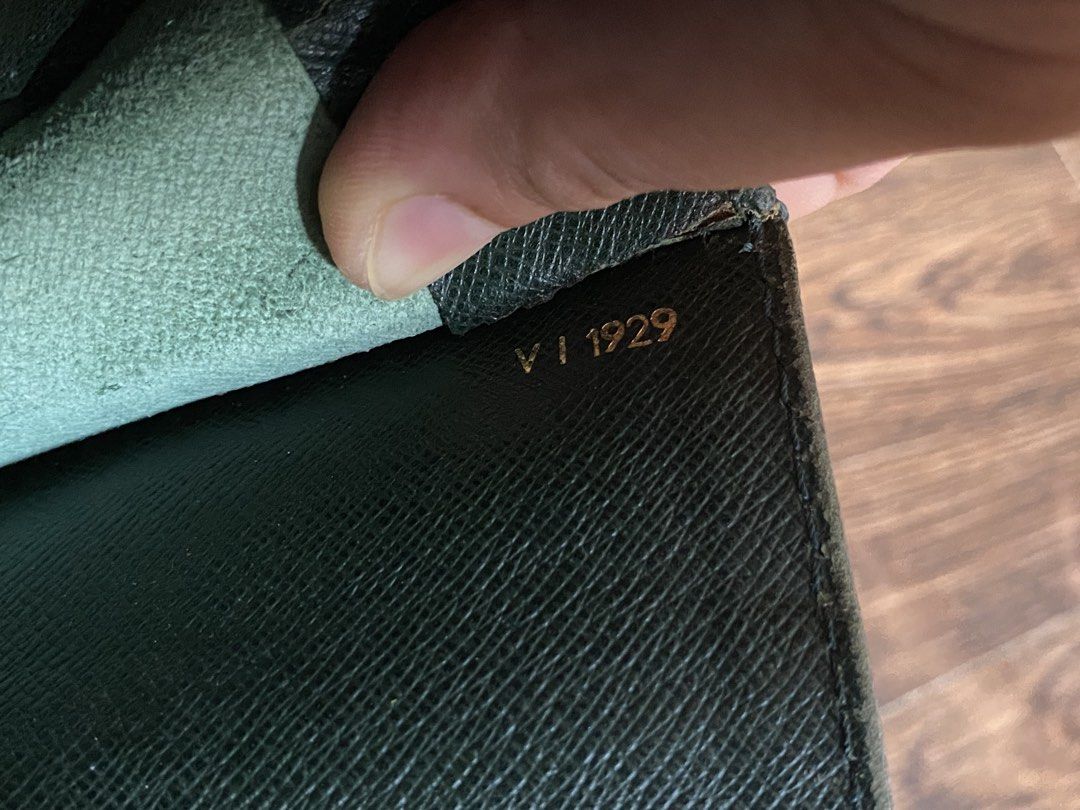 Orig document bag (Category: Luxury Accessories) located in Tagum. Submitted by amarasluxbag (Listing ID 1460577294, Image 3). Description: With rubs sa corners Bawal sa maselan Malinis loob Matibay pa nmn.