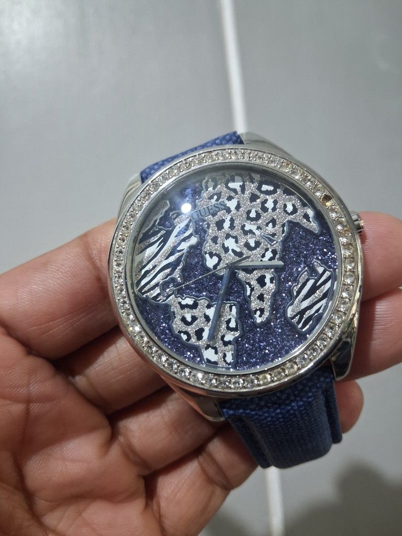 Original Classic Guess Womens Watch Quartz (Category: Women's Watches) located in Mandaluyong City. Submitted by daddyjpanlilio24 (Listing ID 1460576988, Image 2). Description: P 1150+sf Brand new replacement leather strap Brand new battery Missing isang bato see pic Minor signs of usage no major issue Watch only Mandaluyong Shipping/Payment: Gcash/Maya Jnt payment 1st no cod Lalamove payment upon rider pick up.