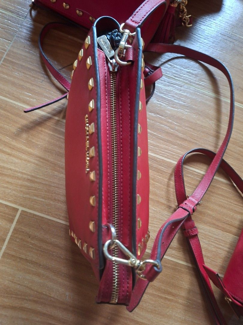 Original mk (Category: Luxury Bags & Wallets) located in Andop. Submitted by deinlakarol_211 (Listing ID 1460592057, Image 2). Description: no issue sing of use lng hardware.