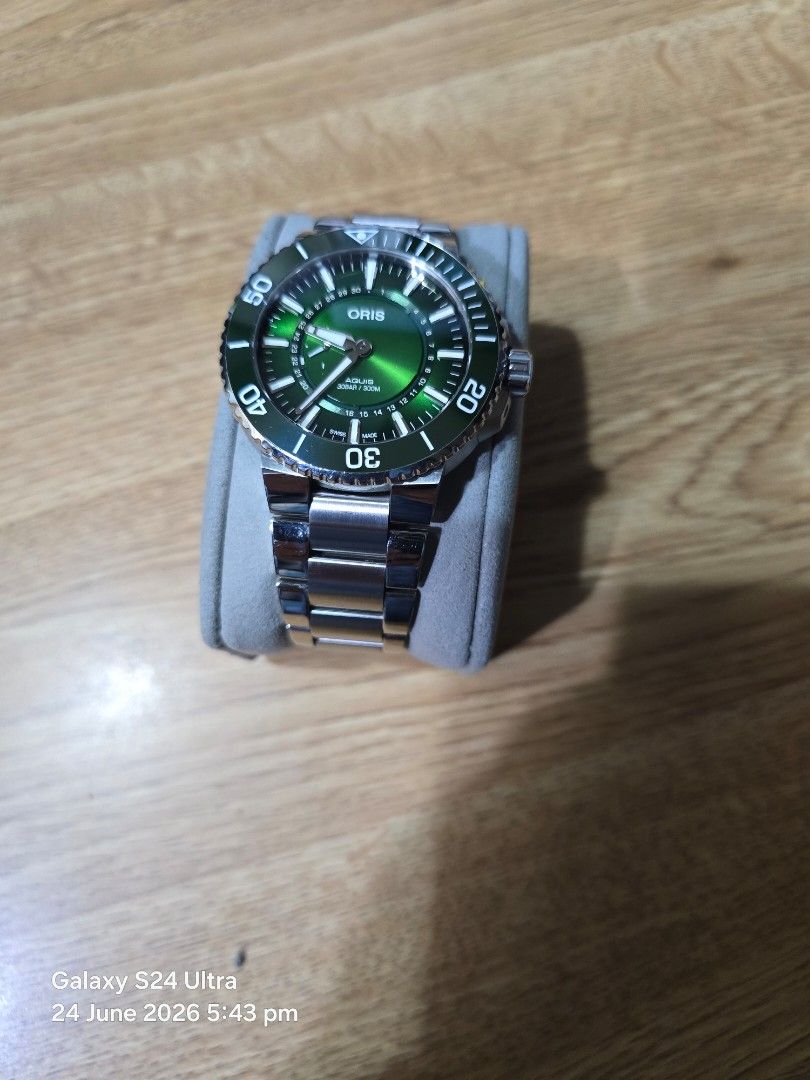 Oris Hangang Limited Edition Automatic Watch Green Dial (Category: Luxury Watches) located in San Juan City. Submitted by pilatus17 (Listing ID 1460520495, Image 1). Description: - Oris Hangang Limited Edition Watch - Automatic Movement - Vibrant Green Dial - Stainless Steel Bracelet - Includes Original Box and Official Certificate - Limited Edition: 1764 of 2000 pieces - Perfect for Watch Collectors.