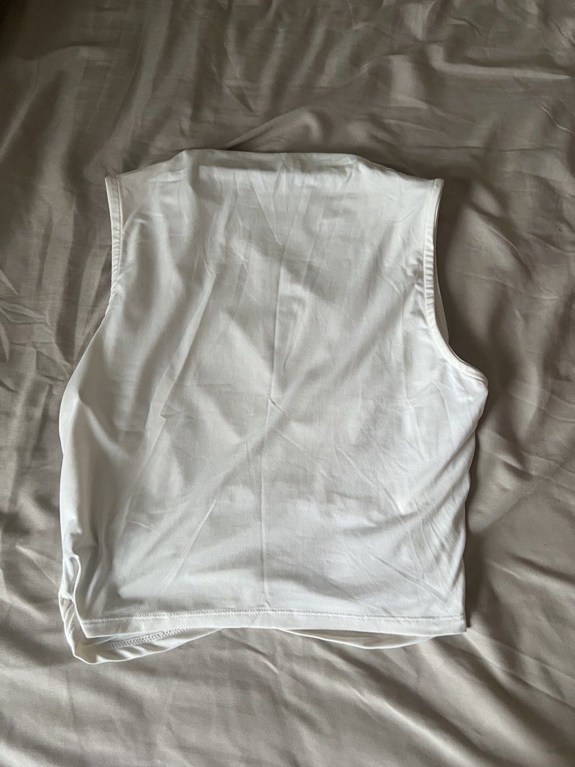 oysho white top (Category: Sleeveless) located in Quezon City. Submitted by luckysellsxoxo (Listing ID 1460590583, Image 3). Description: - can dress up or down - bought from SG - used once.