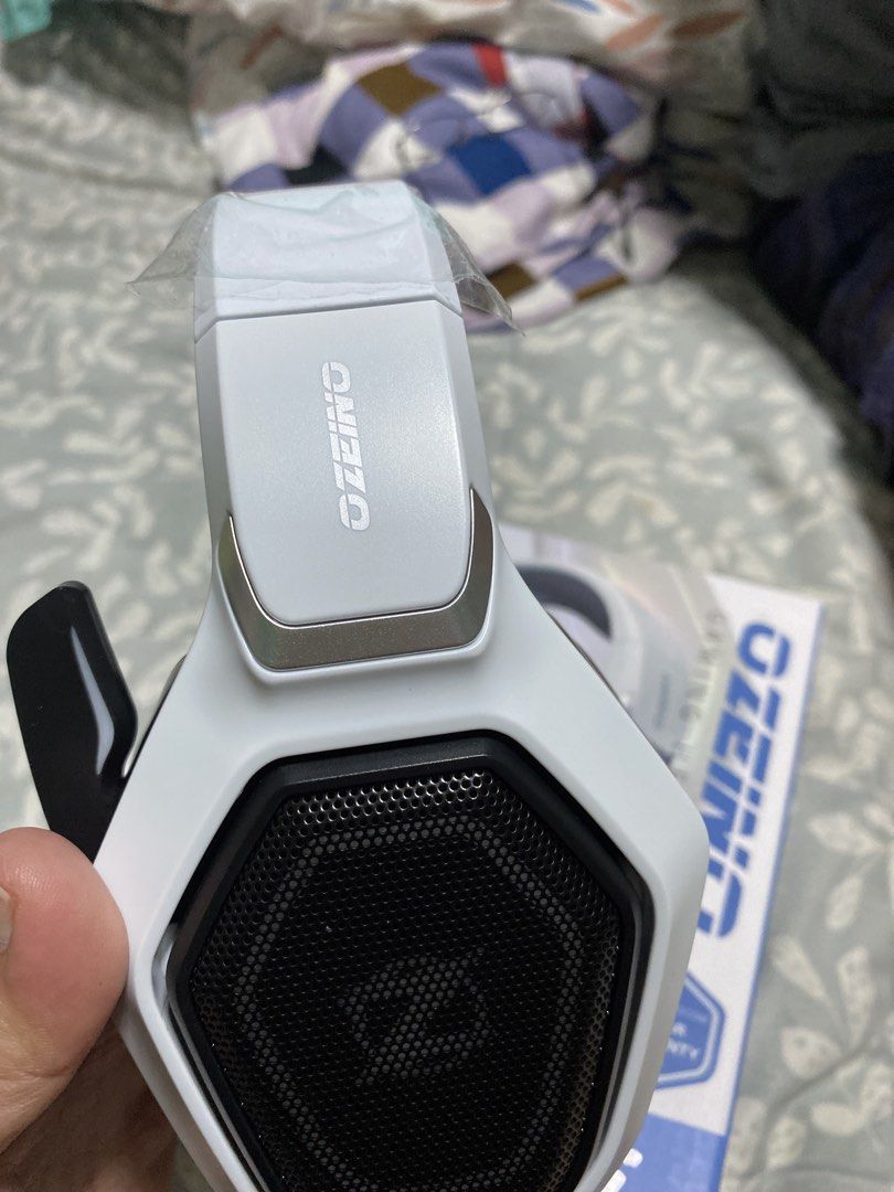 OZEINO GAMING HEADSET (Category: Headphones & Headsets) located in Las Pinas. Submitted by betchai17 (Listing ID 1460639779, Image 3). Description: Ozeino 2.4GHz wireless and Ozeino zW1 wired headsets both brandnew 500 each.