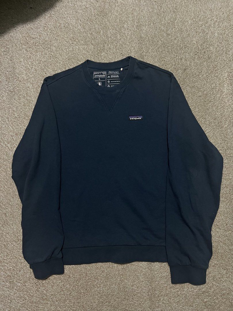 Patagonia Crewneck (Category: Activewear) located in Mexico. Submitted by iseemiyakee. (Listing ID 1460578126, Image 1). Description: Size Large 23 width x 27 Length No issue Excellent condition .