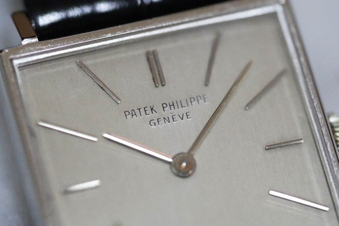 Patek Philippe Gondolo ref. 3430 (gilt dial, white gold, square, not calatrava or cartier tank or santos dumont) （分類：手錶）位於 Hong Kong。 由 samuels_vintage 提交（商品編號 1419343187，圖片 3）。簡介： 【 Patek Philippe Gondolo ref. 3430 】 ✎ Gilt dial (super rare) ✎ 26mm, white gold ✎ Manual winding, caliber 23 with Geneva seal ✎ Excellent condition, crispy edges ✎ Black alligator strap, after market buckle ✎ Watch only ▸ Trade in Admiralty, Wan Chai & Causeway Bay ▸ 