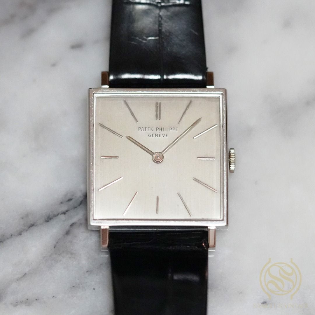 Patek Philippe Gondolo ref. 3430 (gilt dial, white gold, square, not calatrava or cartier tank or santos dumont) （分類：手錶）位於 Hong Kong。 由 samuels_vintage 提交（商品編號 1419343187，圖片 1）。簡介： 【 Patek Philippe Gondolo ref. 3430 】 ✎ Gilt dial (super rare) ✎ 26mm, white gold ✎ Manual winding, caliber 23 with Geneva seal ✎ Excellent condition, crispy edges ✎ Black alligator strap, after market buckle ✎ Watch only ▸ Trade in Admiralty, Wan Chai & Causeway Bay ▸ 