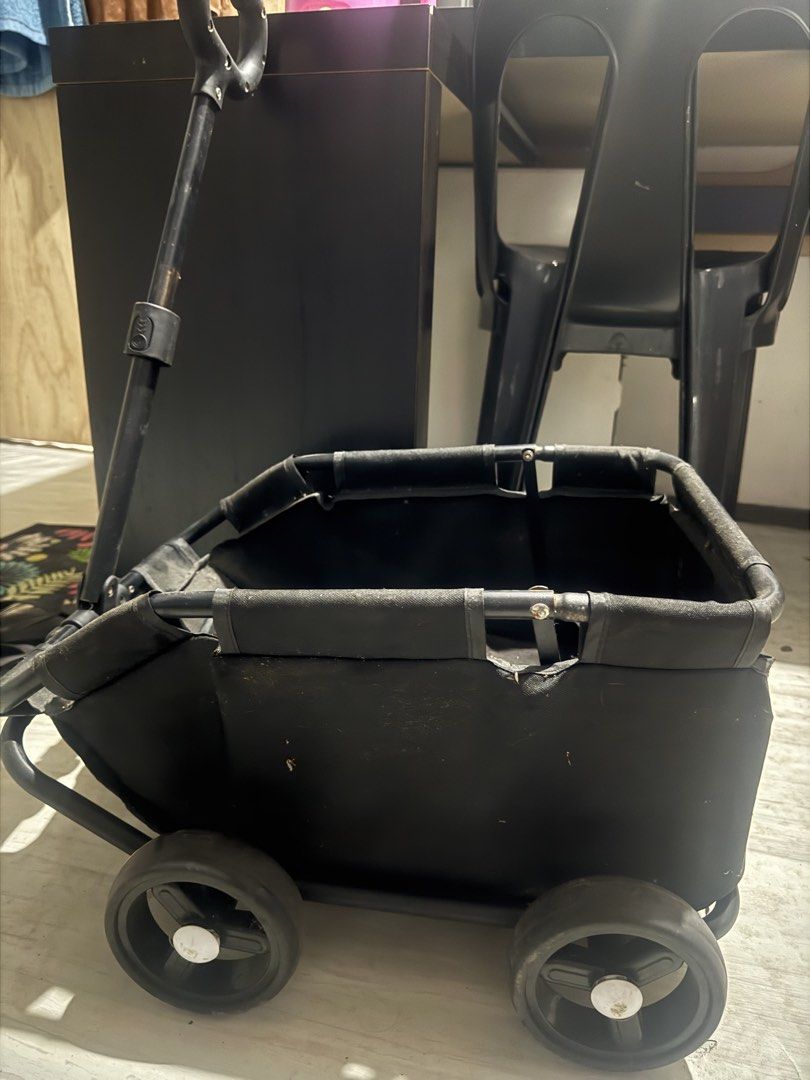 Pet Stroller - 2nd hand (Category: Homes & Other Pet Accessories) located in Manila. Submitted by wednesday30 (Listing ID 1460394740, Image 2). Description: .