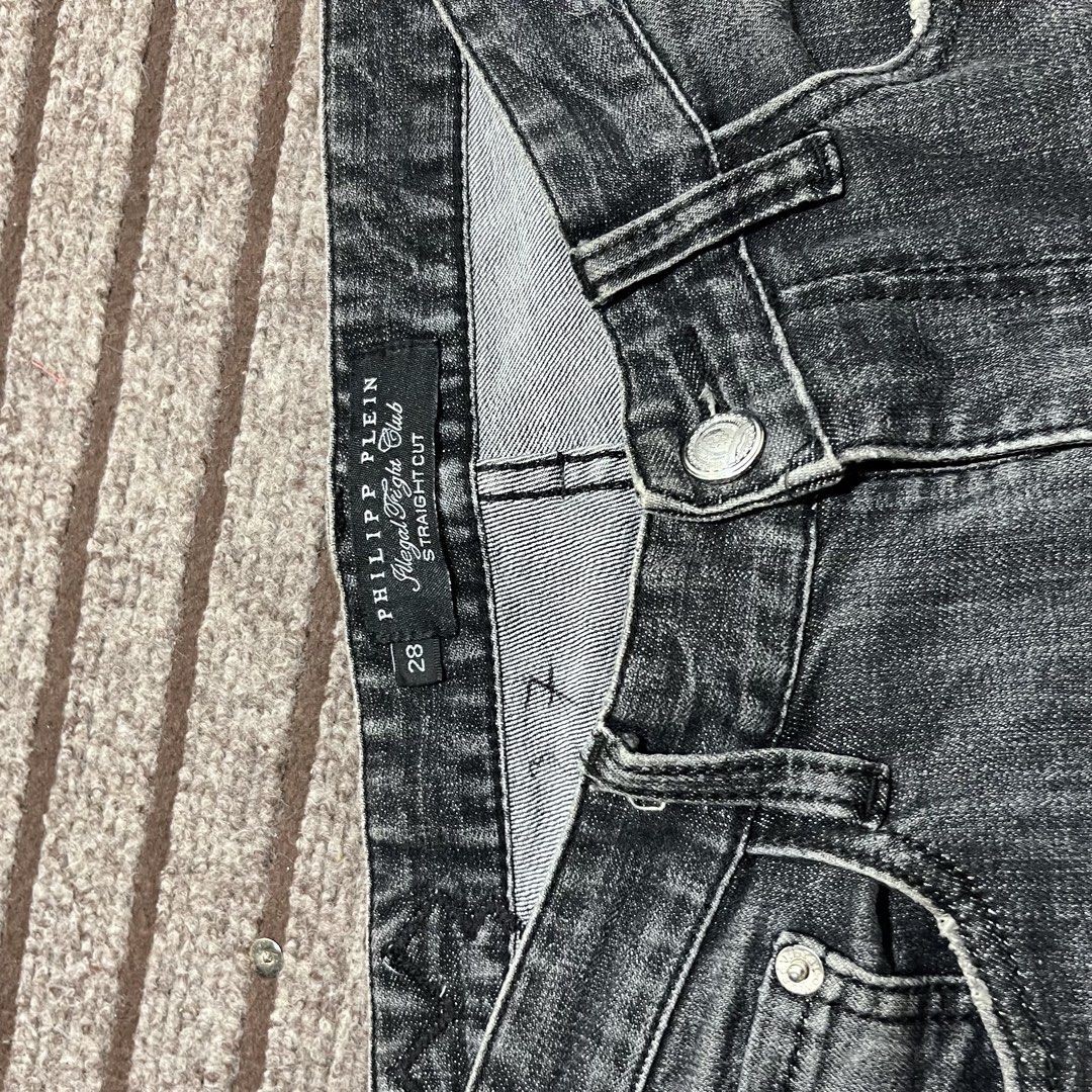 PHILIP PLIEN JEANS (Category: Jeans) located in Buenavista. Submitted by lvinboi (Listing ID 1460564191, Image 3). Description: Waist: 30 Length: 38 Leghole: 5.5 As new 10/10 cr No issue.