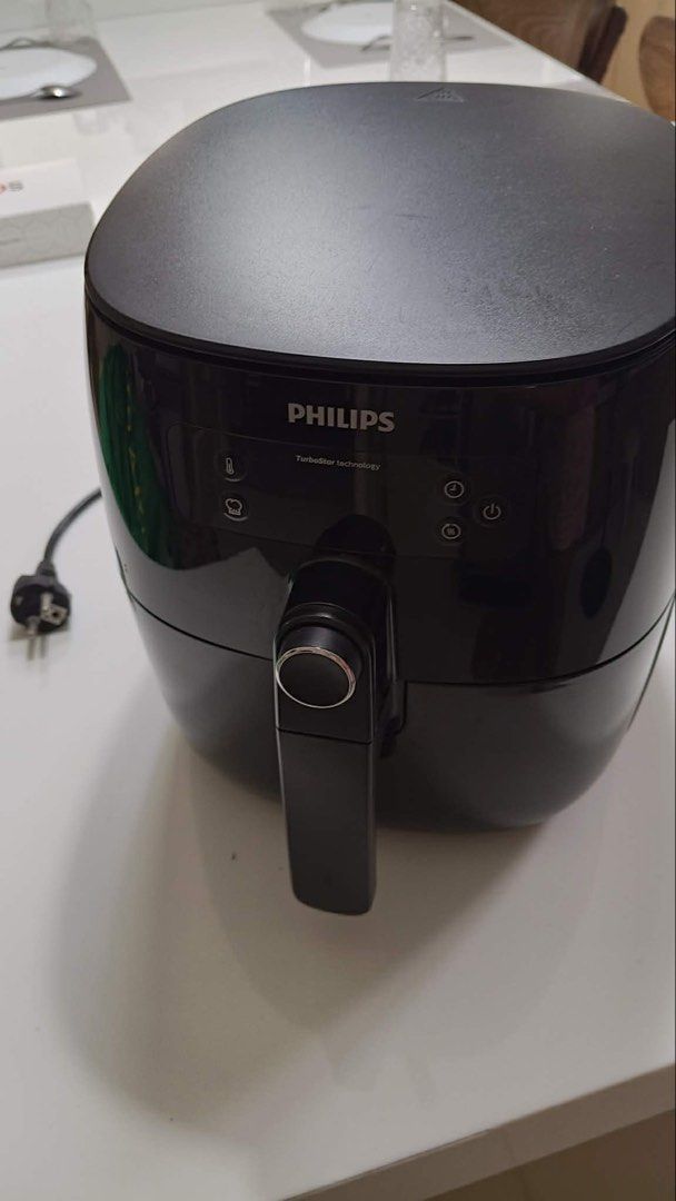 Philips Air Fryer Digital (Category: Cookers) located in Muntinlupa City. Submitted by all.littlethingsph (Listing ID 1460613448, Image 3). Description: For sale 0.8kg / 2.2L Philips Brand No issues Working well Barely used Free lalamove delivery within Metro Manila 📍Muntinlupa .