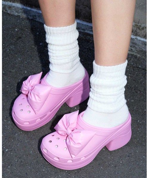 Crocs Pink Platform Clogs with Bows SALE! (Category: Wedges) located in Mandaluyong City. Submitted by mskitty_02 (Listing ID 1460538733, Image 2). Description: 100% Original Fixed Price! Limited edition Brandnew Super Sale!.