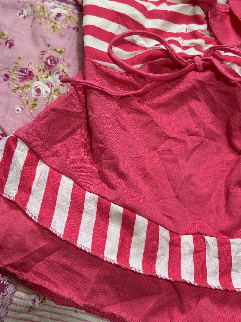 Pink Ruffle Style Y2K Aesthetic Whimsy Halter Top (Category: Others Tops) located in Valenzuela. Submitted by loveshecollection (Listing ID 1460591923, Image 3). Description: ⋆˚𝜗𝜚˚⋆ 🍒 size: xs-s condition: preloved 10/10 swimming clothes material, but can be used casually 🧸 ✮ payment first policy ✮ no cancellations ✮ shipping varies per location ✮ Follow before mine.