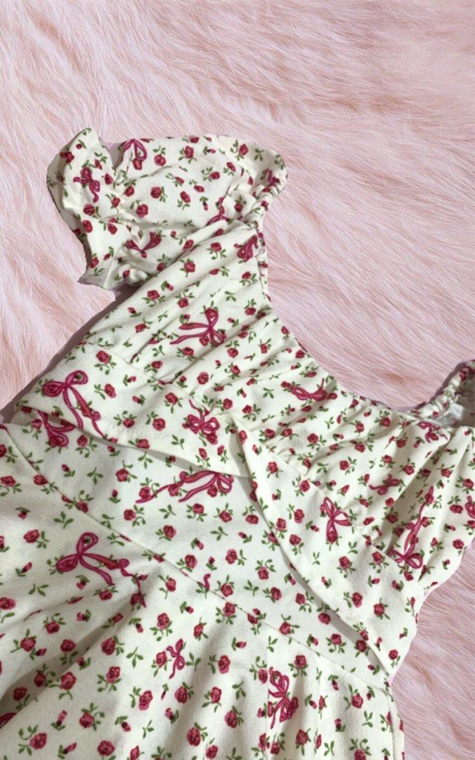 Pink&White Floral Mini Dress (Category: Dresses) located in Caloocan City. Submitted by heaven.ly (Listing ID 1460574147, Image 2). Description: Brand: Bought on Black App (TT) Color: Pink&White Floral (color may vary due to lighting) Size: XS-S 🏷️ Price: 199 Good as new Nakatambak lang so need labhan bago gamitin<3 .