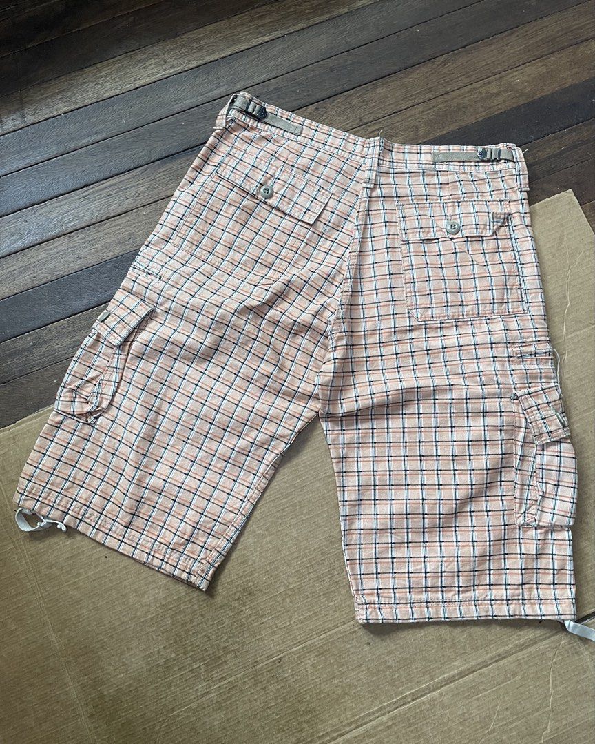 Plaid Cargo (Category: Shorts) located in Pasay City. Submitted by daveusmann (Listing ID 1460605501, Image 3). Description: Plaid orange short Length 26 Hem 11 Waist 33 Thigh 13.5 .