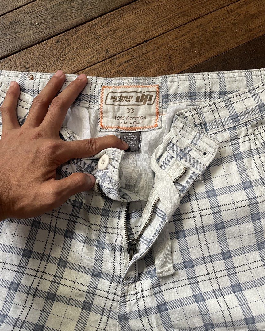 Plaid Cargo (Category: Shorts) located in Pasay City. Submitted by daveusmann (Listing ID 1460606177, Image 2). Description: Plaid cargo short Waist 33 adjustable Thigh 13.5 Length 24 Hem 12 .
