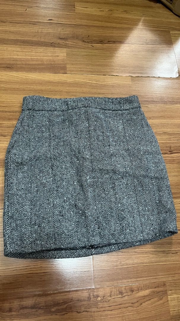 Plaid Skirt (Category: Skirts) located in Taguig. Submitted by fayneayana (Listing ID 1460677535, Image 1). Description: .