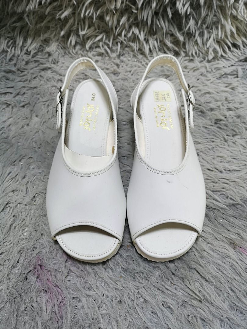 Plain White peep Toe Slingback Sandals (Category: Flats & Sandals) located in Santa Cruz. Submitted by jmy_surplus.2 (Listing ID 1460531008, Image 1). Description: Size ; 22.5cm Color ; White Type ; Sandals Brand ; No brand Material ; Leather Style ; Peep Toe Sandals LR 172 JMY 5 Batch #218.