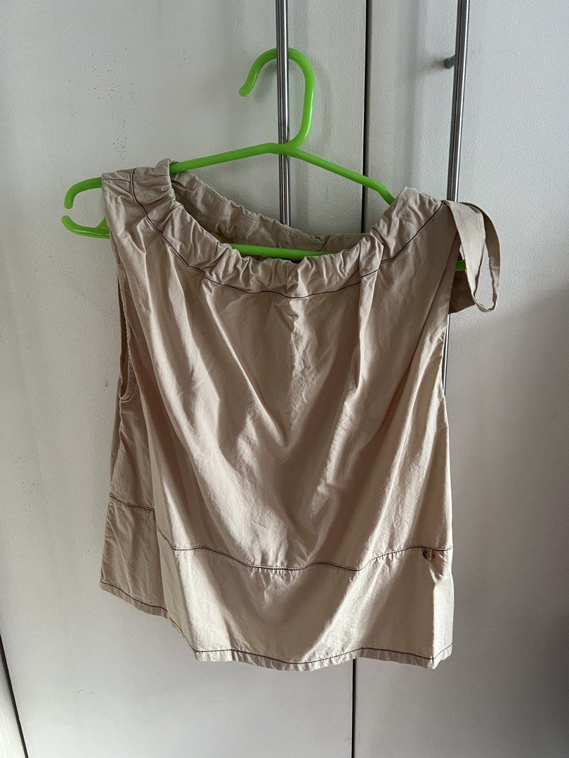 plains & prints top (Category: Sleeveless) located in Quezon City. Submitted by luckysellsxoxo (Listing ID 1460587912, Image 2). Description: rfs: impulse buy just needs ironing used once.