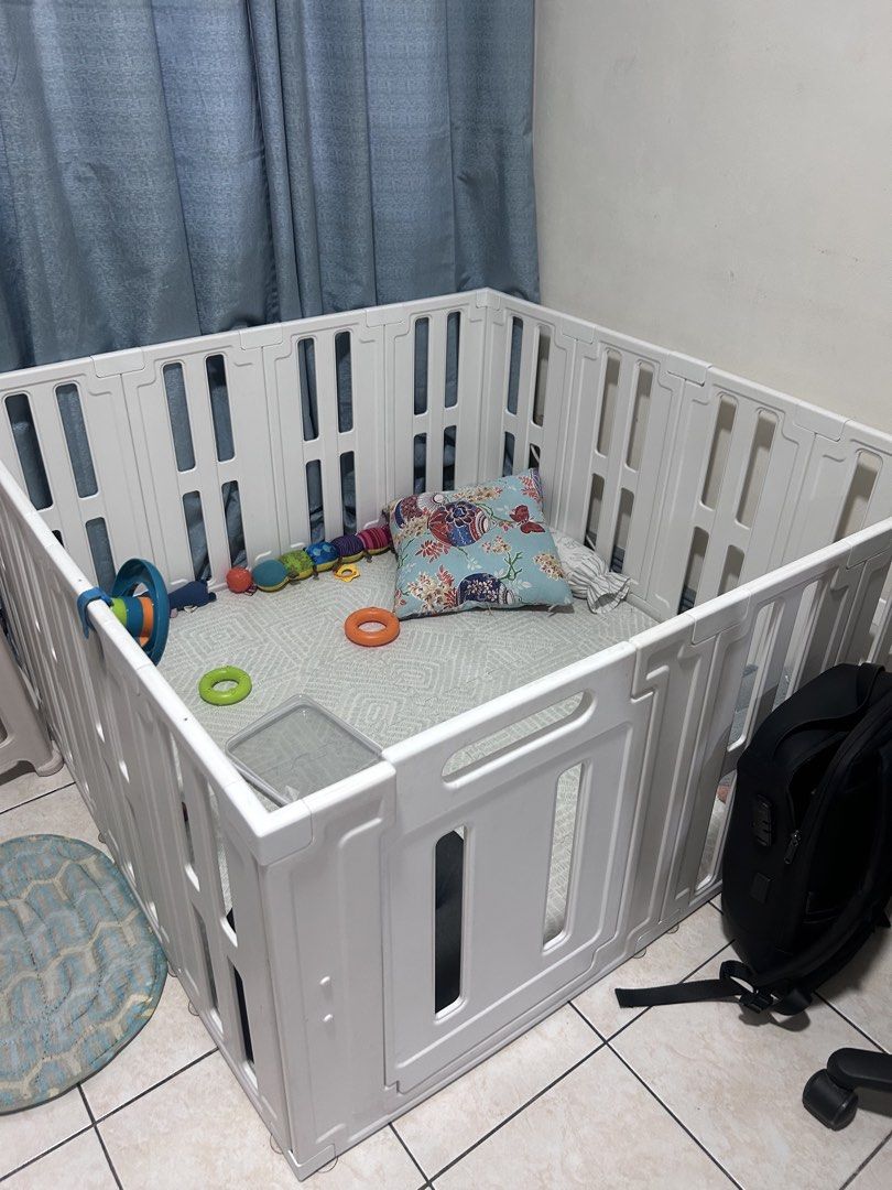 Play pen & padding (Category: Safety Gates, Locks & Protectors) located in Las Pinas. Submitted by bart_simson (Listing ID 1460651423, Image 1). Description: Used Playpen playpen size 1.2x1.2m Padding 16pcs panels w/ 30cm wide.