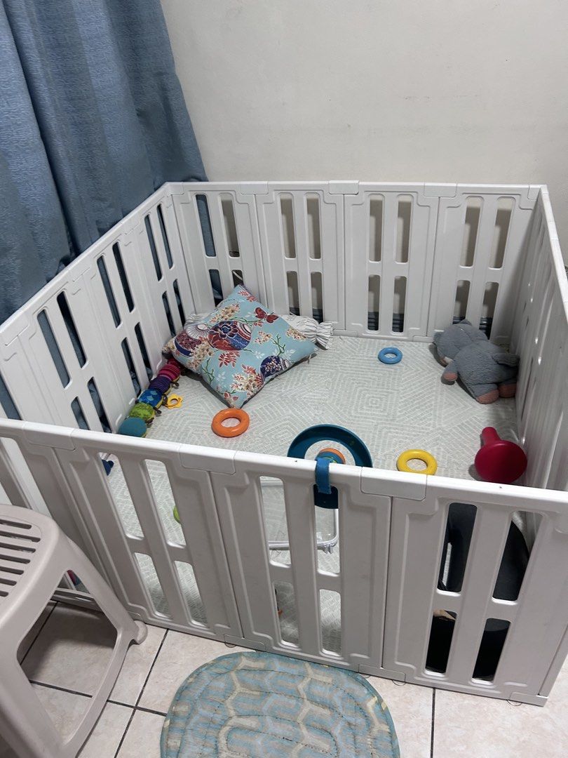 Play pen & padding (Category: Safety Gates, Locks & Protectors) located in Las Pinas. Submitted by bart_simson (Listing ID 1460651423, Image 3). Description: Used Playpen playpen size 1.2x1.2m Padding 16pcs panels w/ 30cm wide.