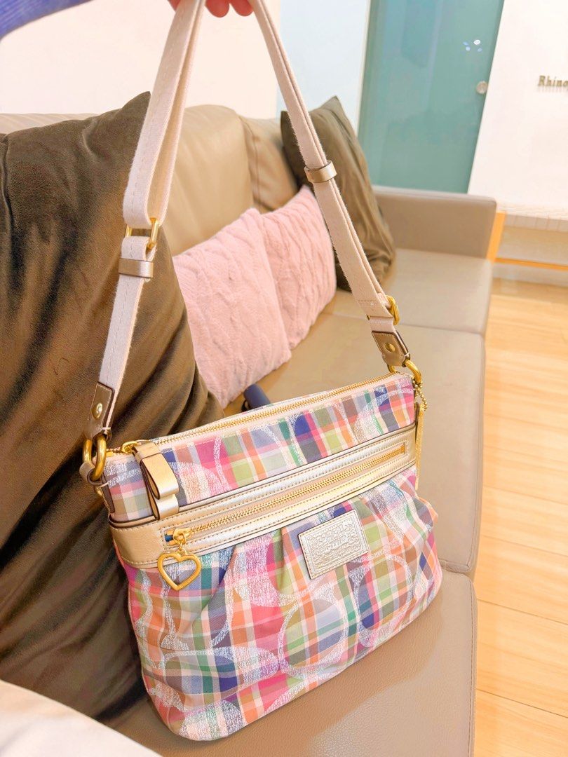 Poppy Madras 2 Way (Category: Shoulder Bags) located in Quezon City. Submitted by julia.flower (Listing ID 1460519781, Image 1). Description: .
