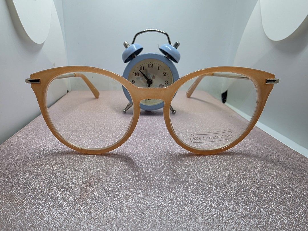 Poppy&Peonies frame (Category: Sunglasses & Eyewear) located in La Trinidad. Submitted by zasha28 (Listing ID 1460567384, Image 3). Description: Original big frame clear lens replaceable Original bought in Canada..