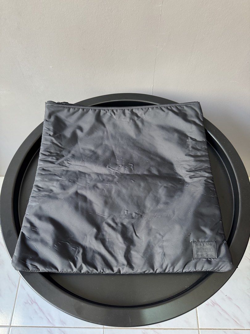 Porter - Hand bag (Category: Activewear) located in Cabuyao City. Submitted by _streetflavor (Listing ID 1460540531, Image 3). Description: Porter - Hand bag 9/10 condition Length: 14 Width: 13.5 -599 pesos Dm.