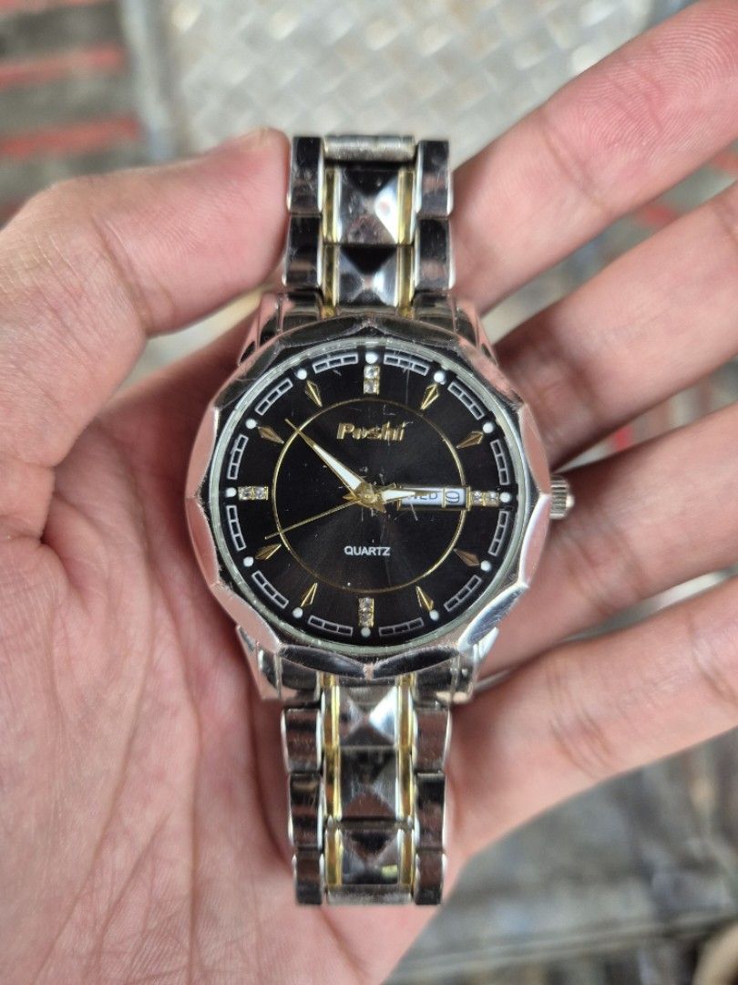 Poshi Quartz (Category: Luxury Watches) located in San Simon. Submitted by pickle_rick_ (Listing ID 1460569981, Image 1). Description: Gumagana pa yan, kung ano ang condition na nasa picture, ganon niyo din makukuha.