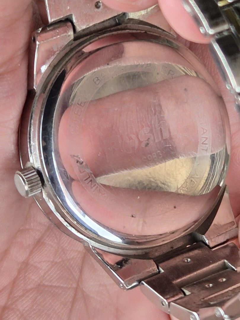 Poshi Quartz (Category: Luxury Watches) located in San Simon. Submitted by pickle_rick_ (Listing ID 1460569981, Image 3). Description: Gumagana pa yan, kung ano ang condition na nasa picture, ganon niyo din makukuha.