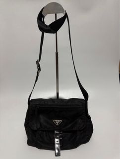 (Category: ) located in . Submitted by stopandshopforluxury (Listing ID 1460633545, Image 1). Description: .