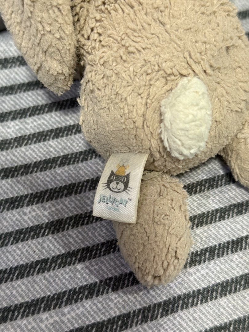 Preloved Jellycat Bunny Plush Toy (Category: Plushies & Soft Toys) located in Manila. Submitted by kunehoe (Listing ID 1460544203, Image 2). Description: - Super soft Jellycat bunny - Adorable beige color - Small size, perfect for carrying and cuddling - Great as a cute decor piece - Ideal gift for kids or Jellycat collectors - Clean and ready for its new home.