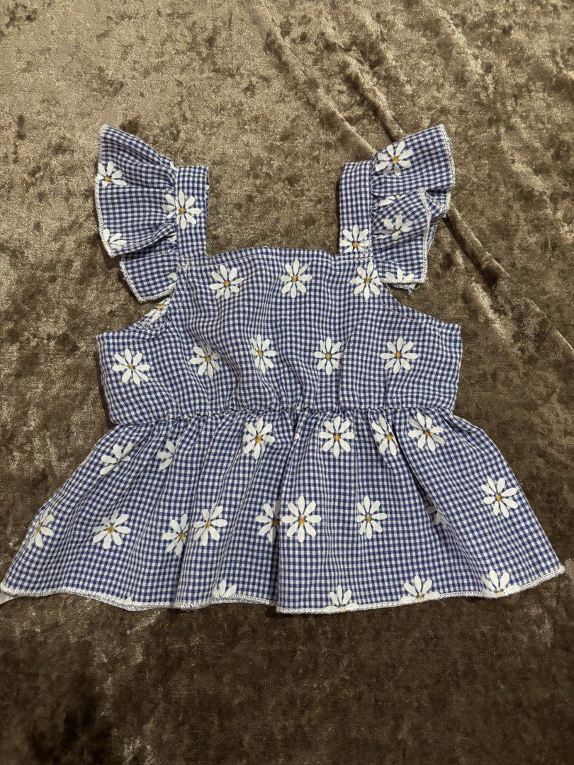 Preloved SHEIN Baby Top 9-12M (Category: Babies & Kids Fashion) located in Jagna. Submitted by aileendaguplo (Listing ID 1460652046, Image 1). Description: - Adorable blue gingham top with white daisy print. - Features sweet ruffle sleeves. - Elasticated waist for a comfortable fit. - Perfect for summer wear. - Brand: SHEIN - Size: 9-12 months.