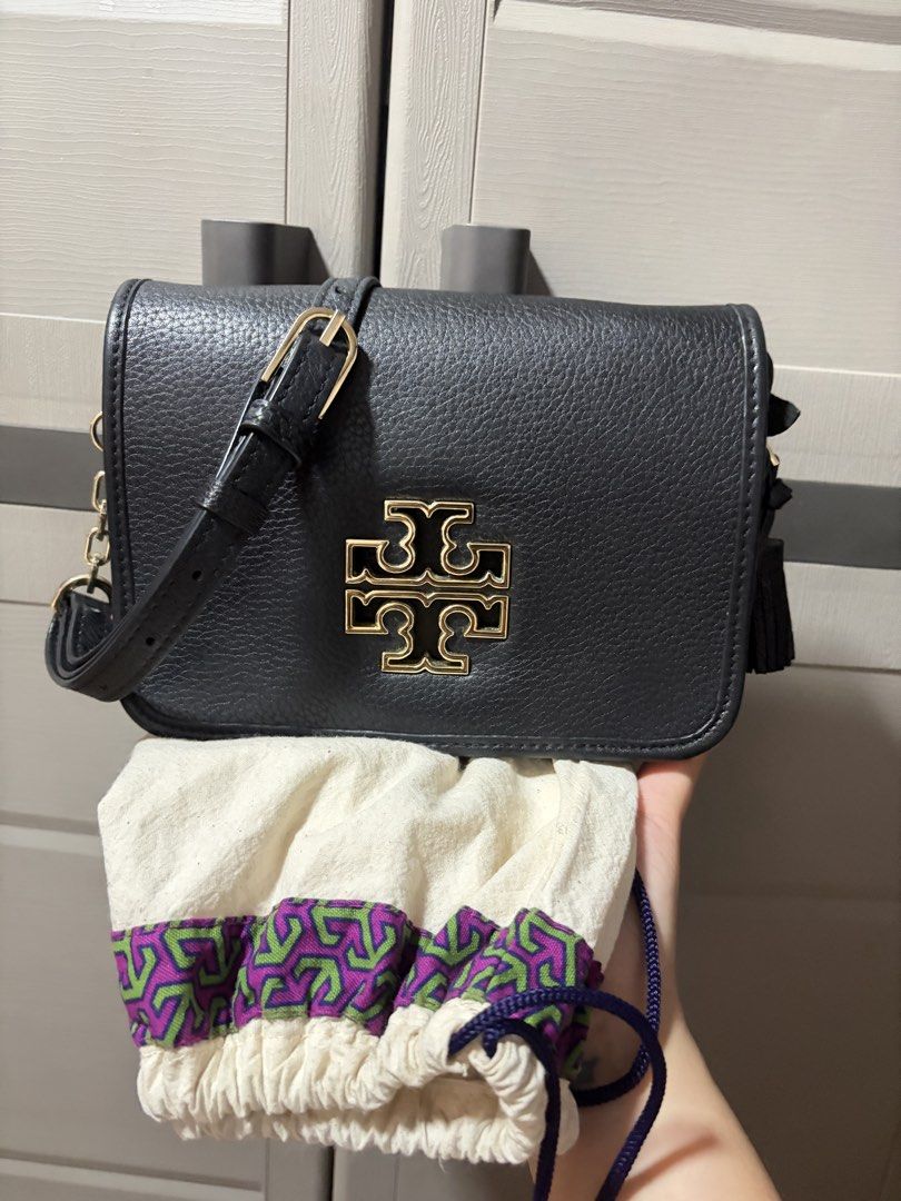 Preloved Tory Burch Bag (Category: Luxury Bags & Wallets) located in Cebu City. Submitted by braveocean.2d6ddf (Listing ID 1460512148, Image 1). Description: Tory Burch Black Leather Britten Flap 100% Authentic Crossbody BagDesigned to be durable, this lovely crossbody bag is a prized buy. Chic and easy to carry, the creation comes with a long shoulder strap and a spacious interior to keep your essentials safe. Gender: Women Detachable Strap; Dus