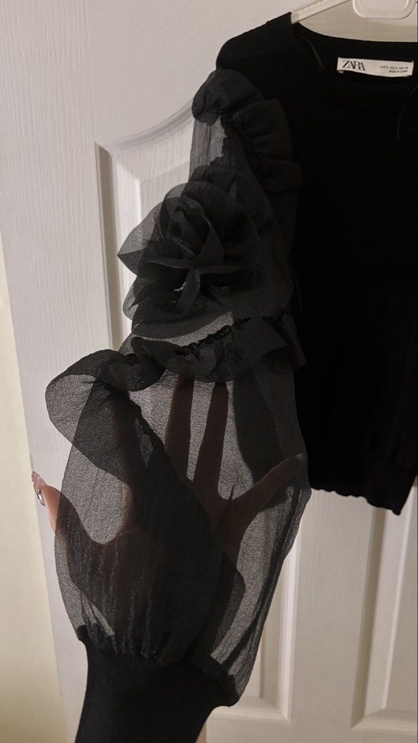 PRELOVED Zara Ribbed Blouse in Black (Category: Blouses) located in Manila. Submitted by chinnmy (Listing ID 1460654331, Image 3). Description: • mint condition • worn once •loc: mnl.