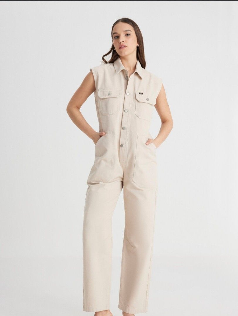 Pull & Bear Beige Sleeveless Utility Jumpsuit Size S (Category: Jumpsuits) located in Manila. Submitted by musthave1984 (Listing ID 1460541909, Image 3). Description: - Beige sleeveless utility jumpsuit - Brand: Pull & Bear - Button-up front closure - Features chest pockets and side pockets - Made in Bangladesh - Ideal for a casual and versatile look.