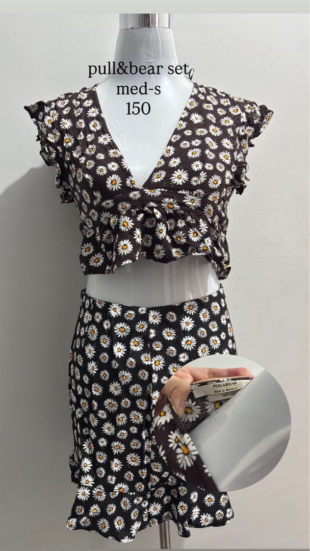 Pull&Bear Daisy Print Crop Top and Skirt Set (Category: Sets or Coordinates) located in Manila. Submitted by morihee_ (Listing ID 1460532523, Image 1). Description: - Adorable daisy print set from Pull&Bear. - Includes a cropped V-neck top with cute ruffled sleeves. - Comes with a matching skirt. - Size: Medium (fits like a Small). - Ideal for casual wear, beach trips, or a day out. - Selling Price: PHP 150..