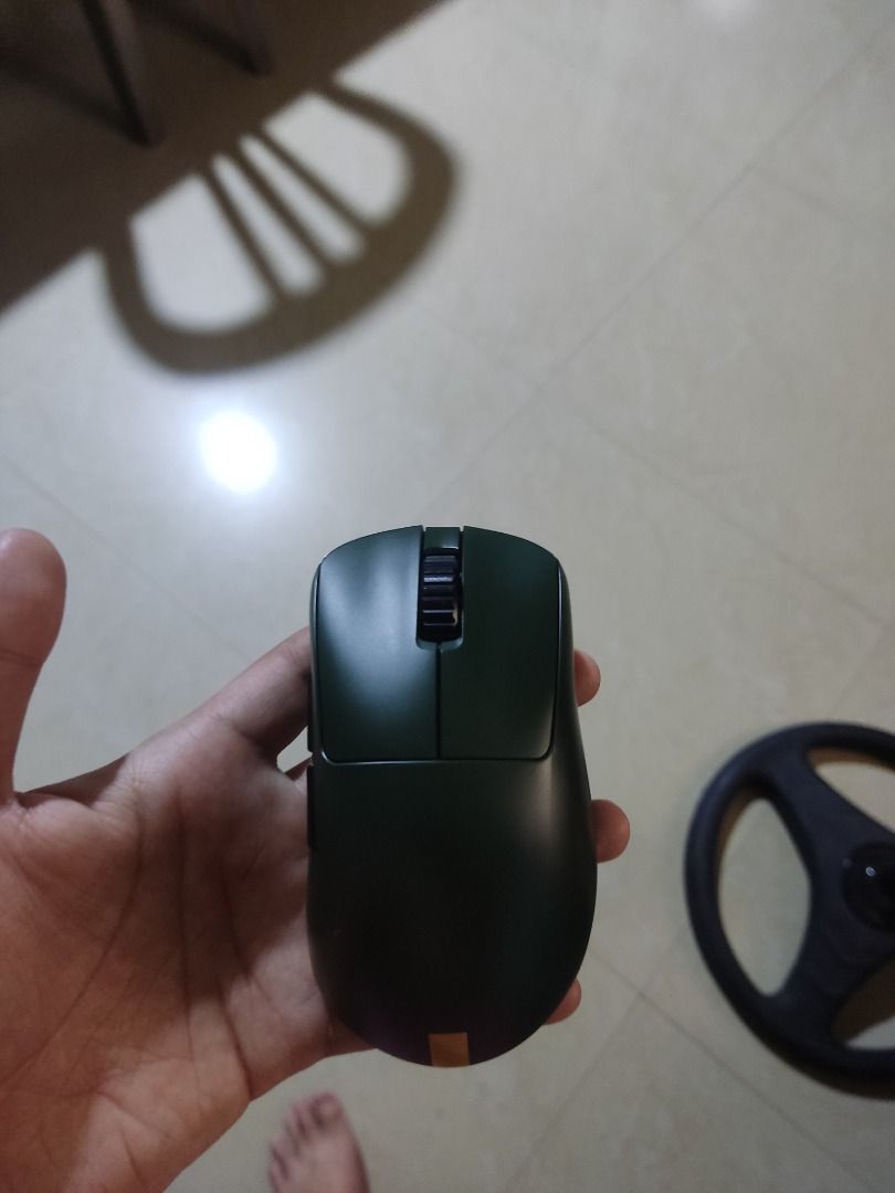 Pulsar Xlite V3 ES Founder's Edition Wireless Gaming Mouse (Category: Mouse & Mousepads) located in Caloocan City. Submitted by fastrabbit.056be3 (Listing ID 1460594557, Image 2). Description: - Pulsar Xlite V2 ES Founder's Edition wireless gaming mouse - Color: Dark Green - Features OLED display (shows DPI & polling rate) - Upgraded with Superglide feet for smooth gliding - Includes all original accessories and packaging - Perfect for competitiv