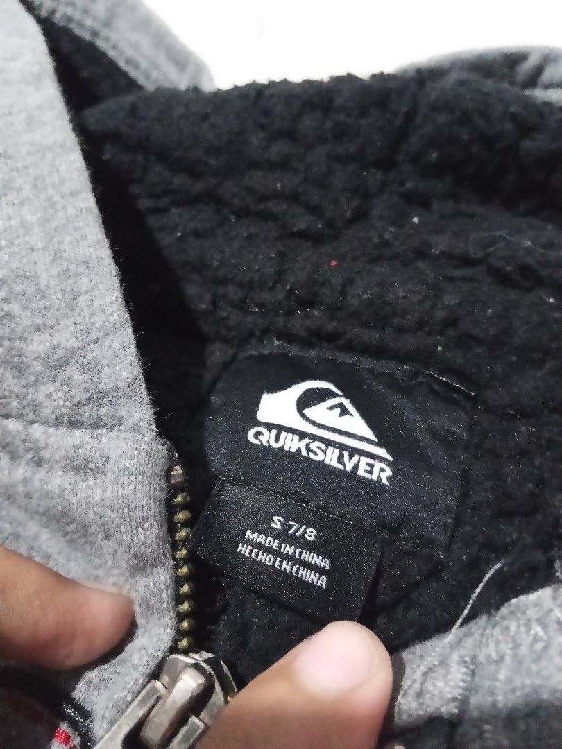 Quiksilver Grey Zip-Up Hoodie (Category: Hoodies) located in Lingayen. Submitted by rahzzelula73279 (Listing ID 1460666098, Image 2). Description: - Grey Quiksilver zip-up hoodie - Features Quiksilver logo on front and sleeve - Lined with black fleece for extra warmth - Size S 7/8 - Made in China.