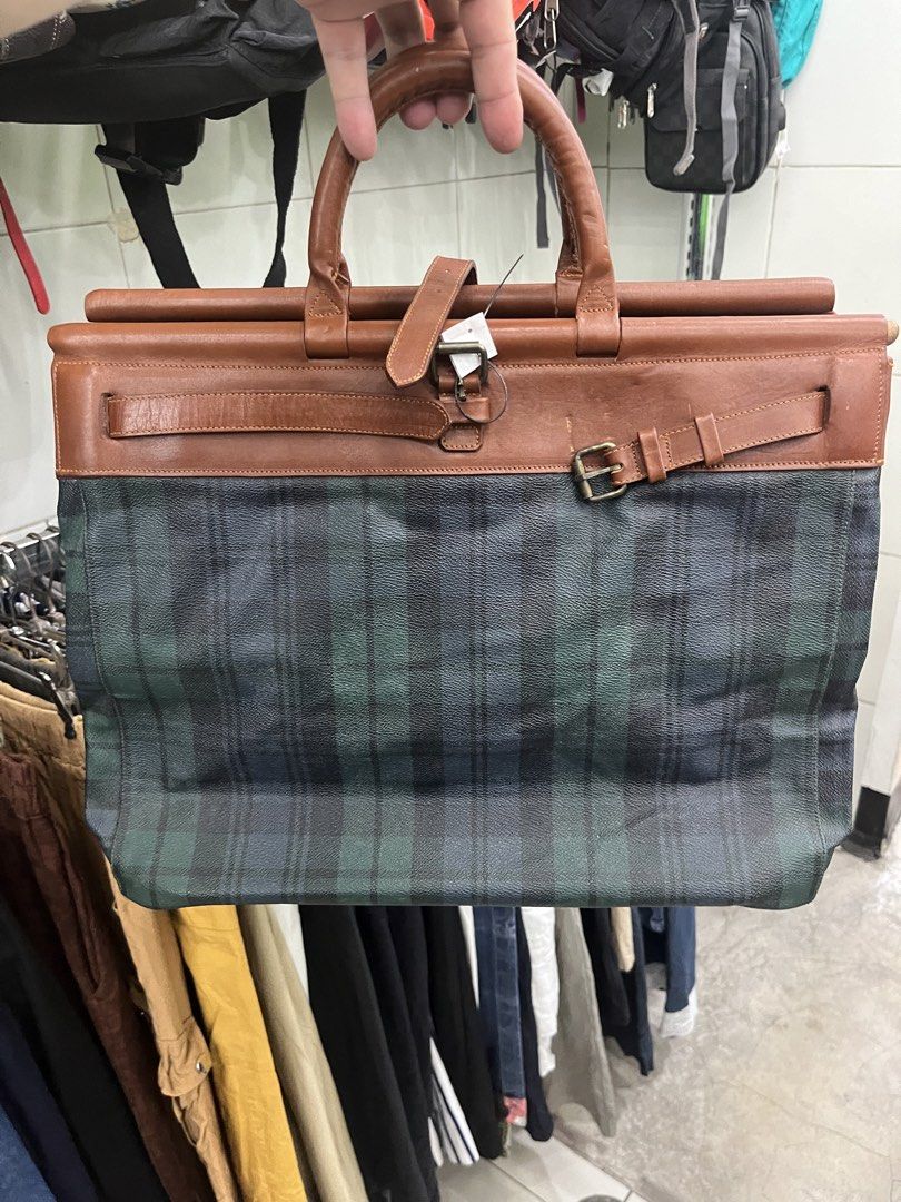 Ralph Lauren (Category: Tote Bags) located in Balete No 2. Submitted by troyesybang (Listing ID 1460697546, Image 1). Description: Vintage flaw see pics sa ilalim ng strap ng lock ng belt crack yun lng Clean on the inside Used Sf to j&t only No hangtag bag only Lp fix.