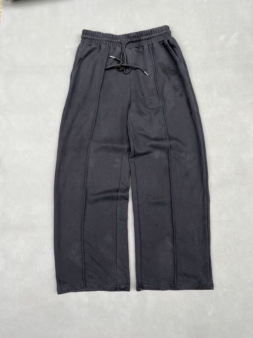 RANDOM BAGGY PANTS (Category: Joggers) located in Quezon City. Submitted by kentstuff (Listing ID 1460571484, Image 1). Description: Size L On Tag Waist: 30-44 Length: 41 Leg opening: 11.5 Condition: Excellent CR: 9/10 Issue: nasa pic DISCLAIMER: This is a thrifted item. All brands, logos, and trademarks belong to their rightful owners. We’re here to rehome great pieces — no brand affiliation intended.
