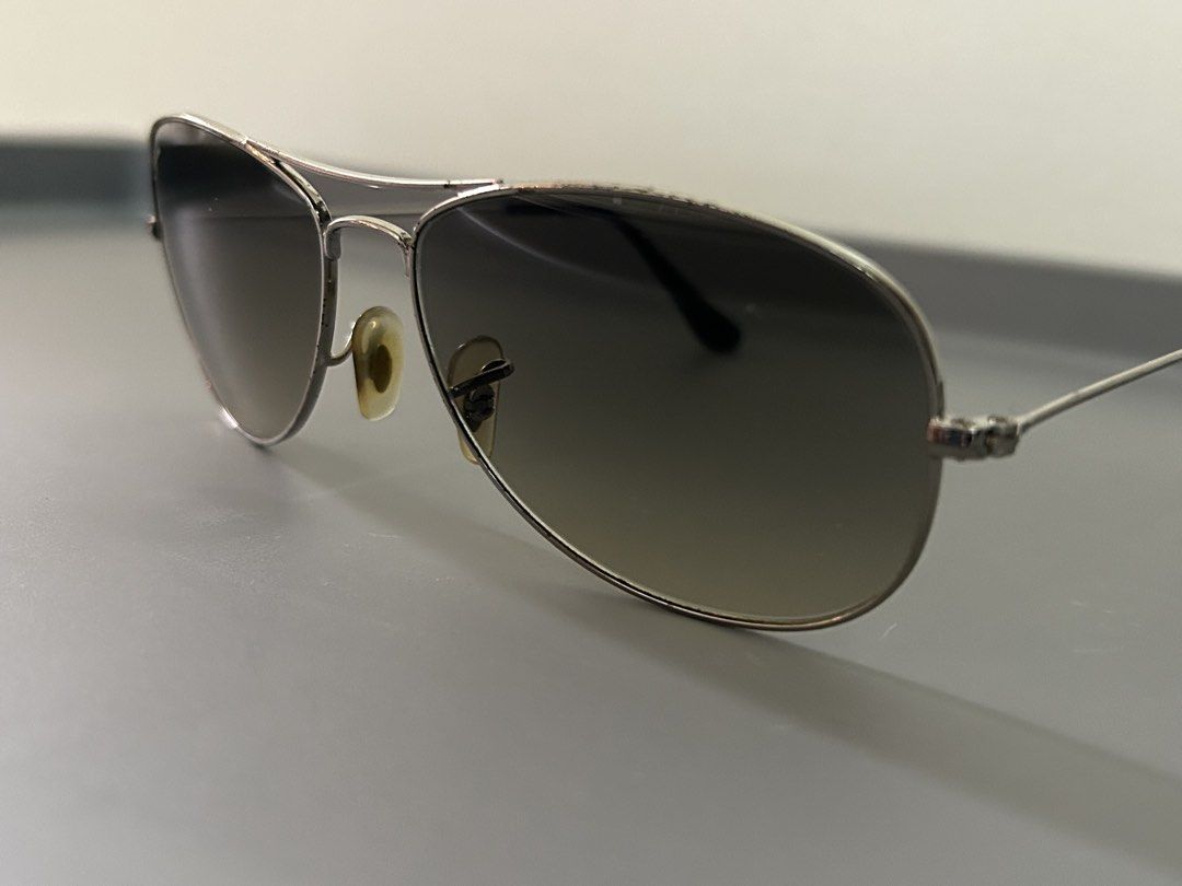 Ray-Ban Aviator Sunglasses with Case (Category: Sunglasses & Eyewear) located in Manila. Submitted by eclipse_2130 (Listing ID 1460528362, Image 3). Description: - Classic Ray-Ban Aviator sunglasses - Silver metal frame - Gradient lenses with a slight tint - Comes with original black leather case - Ideal for everyday wear.