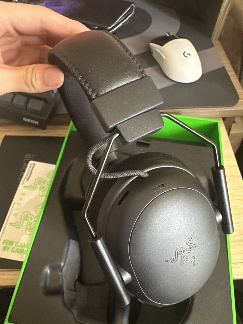Razer BlackShark V3 Pro 無線電競耳機 （分類：頭戴式/罩耳式耳機）位於 Hong Kong。 由 howang88 提交（商品編號 1460509708，圖片 3）。簡介： ANC 主動降噪，打機一流。支援 PC, Mac, PlayStation, Nintendo Switch, Steam Deck 同手機。有單據，2026年8月22日購買 。