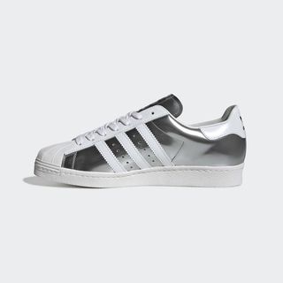 (Category: ) located in . Submitted by hypedxda_sneakers (Listing ID 1460514022, Image 1). Description: .