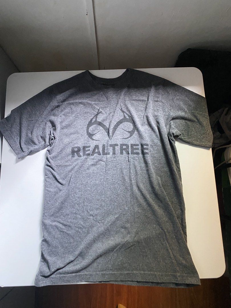 RealTree Tee (Category: Formal Shirts) located in Santa Rosa. Submitted by ifuknow_uknow (Listing ID 1460672069, Image 1). Description: -Dimes: 19.5"x27.5" -M on Tag -Issue: Crackprint on the Tag -Color may vary due to lighting .