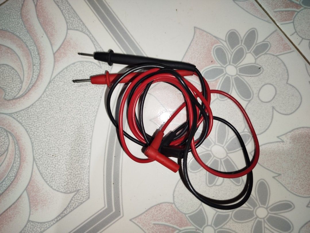 Red and Black Multimeter Test Leads with Alligator Clips (Category: Stationery & School Supplies) located in Manila. Submitted by jojo.welter (Listing ID 1460541967, Image 1). Description: original fluke tester probe galing fluke 179.