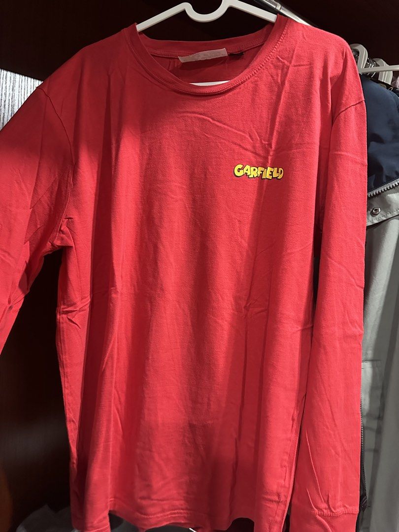 Red Garfield cotton on Long Sleeve T-Shirt (Category: Tshirts & Polo Shirts ) located in Calamba. Submitted by treb_c (Listing ID 1460507607, Image 1). Description: - Cool red long sleeve t-shirt - Big Garfield graphic print on the back - Small Garfield logo on the front chest RFS Decluttering Calamba area.
