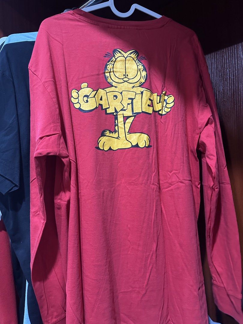 Red Garfield cotton on Long Sleeve T-Shirt (Category: Tshirts & Polo Shirts ) located in Calamba. Submitted by treb_c (Listing ID 1460507607, Image 2). Description: - Cool red long sleeve t-shirt - Big Garfield graphic print on the back - Small Garfield logo on the front chest RFS Decluttering Calamba area.