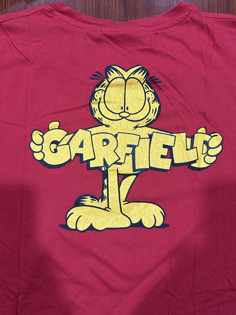 Red Garfield cotton on Long Sleeve T-Shirt (Category: Tshirts & Polo Shirts ) located in Calamba. Submitted by treb_c (Listing ID 1460507607, Image 3). Description: - Cool red long sleeve t-shirt - Big Garfield graphic print on the back - Small Garfield logo on the front chest RFS Decluttering Calamba area.