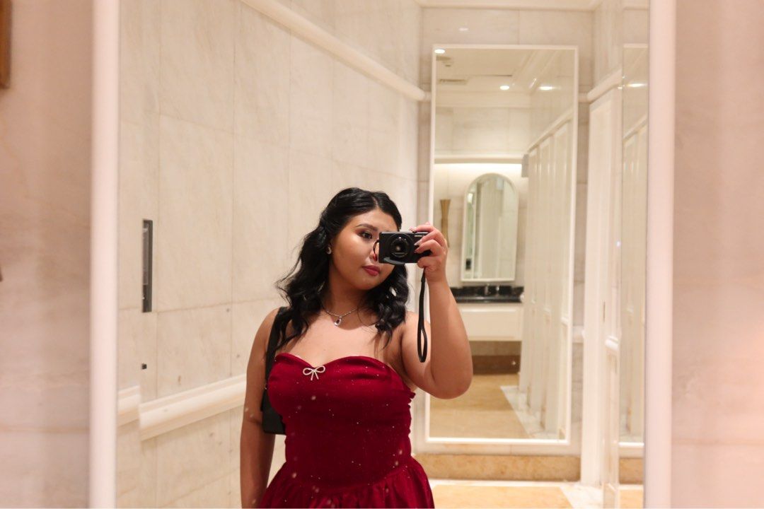 Red Glittery Dress (Category: Dresses) located in Manila. Submitted by rancesthingz (Listing ID 1460706669, Image 3). Description: - size Large (it can fit up L to XL) - stretchy - used once (grad day only) - perfect for bday or any other events Last price posted!! :) .
